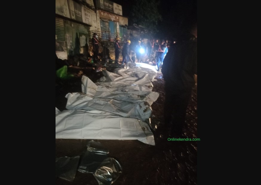 झ्याप्ले खोलामा पहिरोमा पुरिएको भ्यानबाट यसरी निकालियो शव (फोटोफिचर)