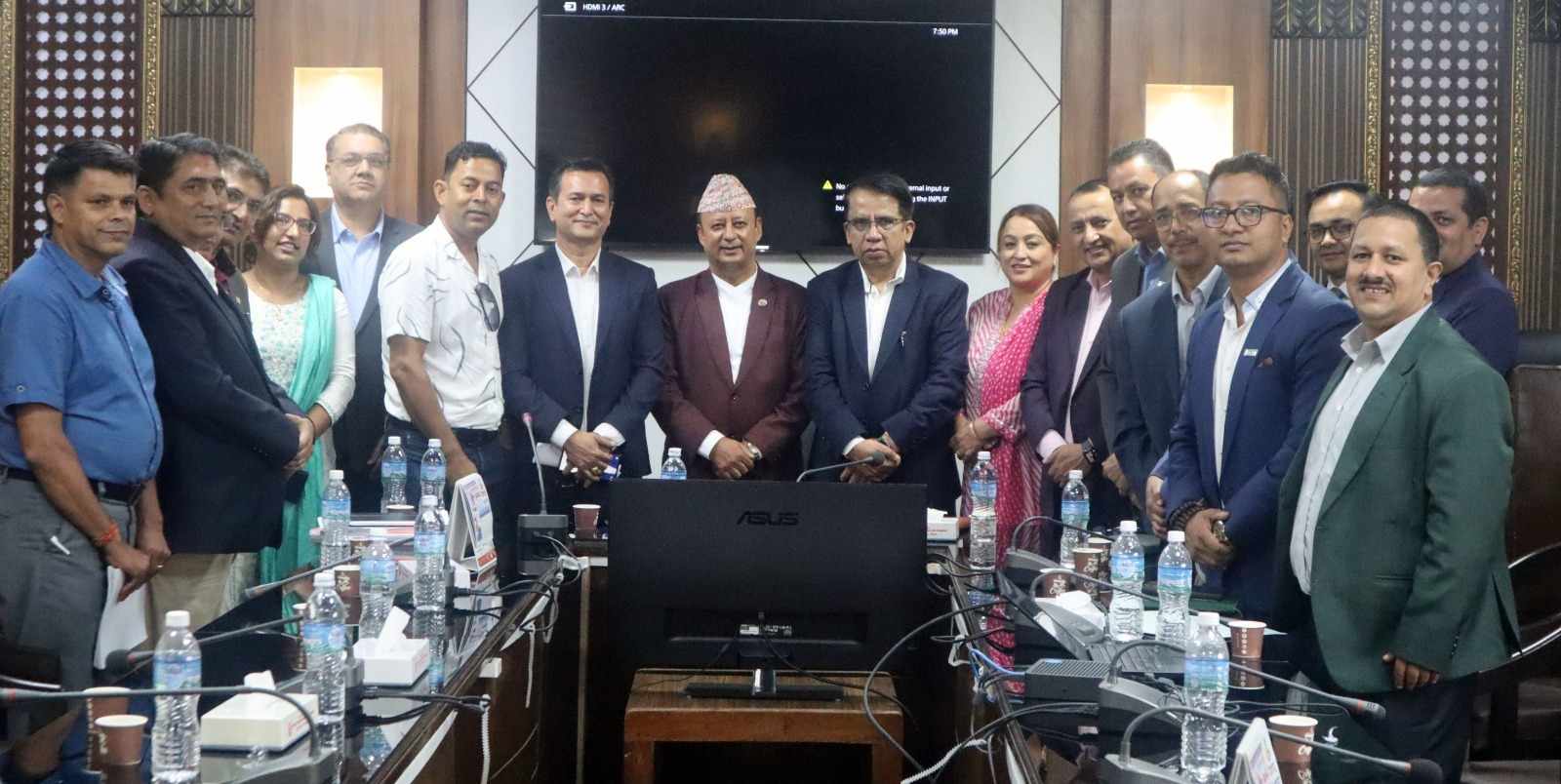 ‘बाढी पीडित जलविद्युतका माग छिटो पुरा गरिदिनुस, कित सक्दिन भनेर हात उठाइदिनुस’ : इप्पान अध्यक्ष कार्की