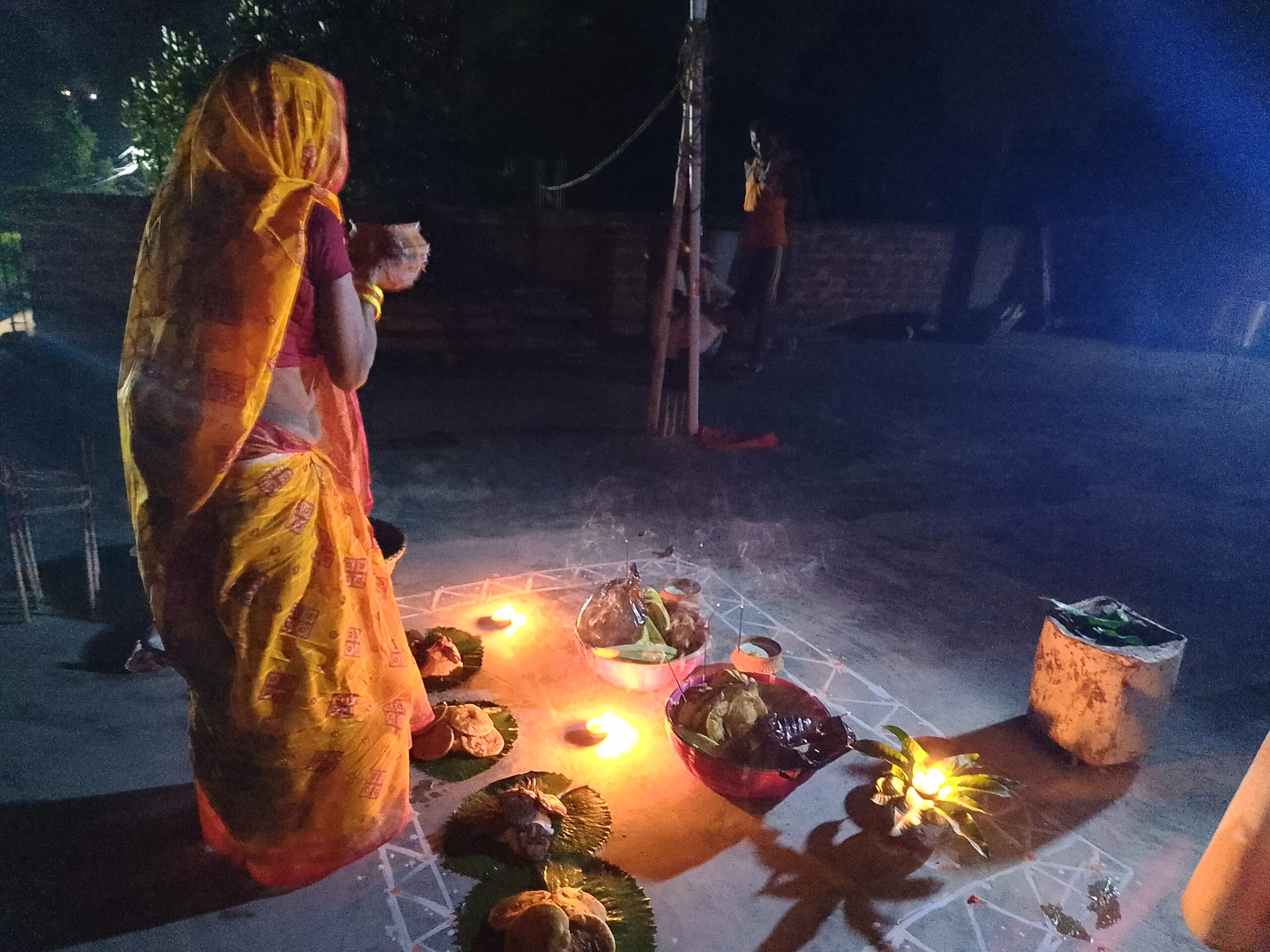 उदाउँदो चन्द्रमालाई अर्घ्य दिँदै चौठचन्द्र पर्व सम्पन्न