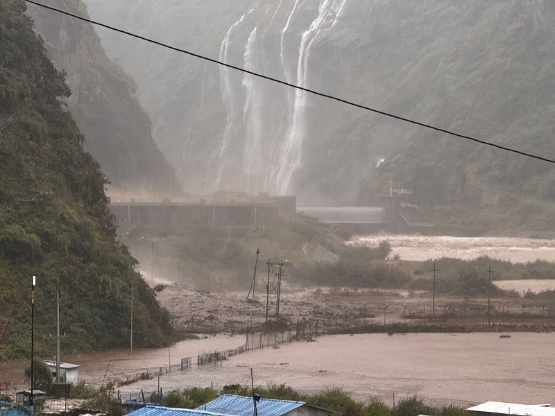भारी बर्षाले तामाकोशी जलविद्युत आयोजनाको बाँध क्षेत्रका संरचनामा क्षति