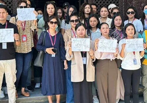निगमको कार्यालयमा एयरहोस्टेसको धर्ना