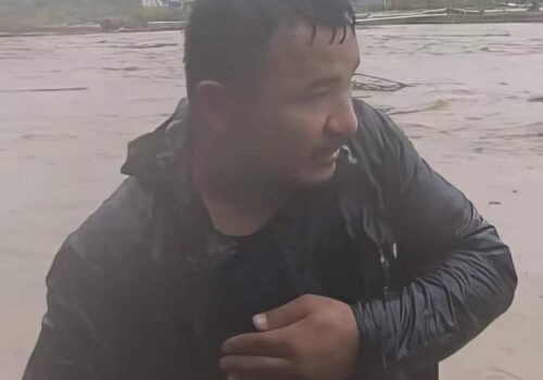 नख्खुखोलाले बगाएका दुईजनालाई उद्धार गर्ने सहासी चणिकलाल !