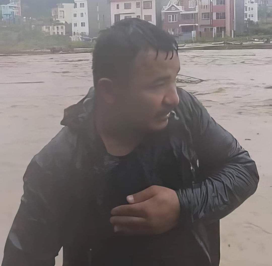 नख्खुखोलाले बगाएका दुईजनालाई उद्धार गर्ने सहासी चणिकलाल !