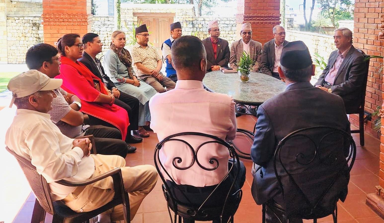 एमाले नेताको टोली देउवा निवासमा, नदी किनारका संरचनाका विषयमा छलफल