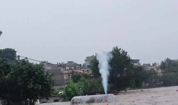 ग्यास चुहिरहेको ग्यास बुलेट हनुमन्ते खोलाले बगायो, सर्तक रहन आग्रह
