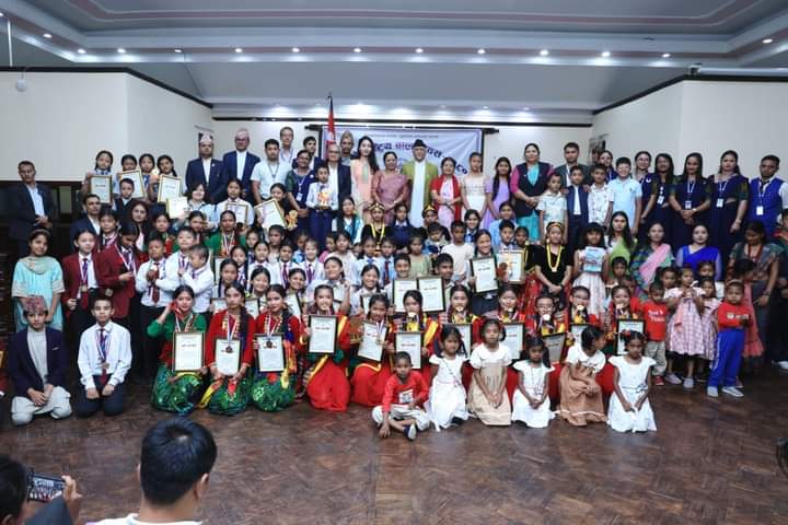 सन्दर्भ बाल दिवस: राष्ट व्यापी नृत्य प्रतियोगितामा आस्था विद्या मन्दिरका छात्रा प्रथम हुन सफल, प्रधानमन्त्रीबाट पुरस्कार बितरण