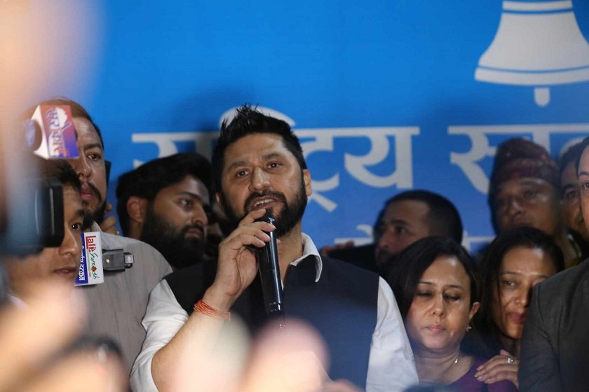 समर्थकलाई रविले भने-‘म अभिमन्यू होइन, यो चक्रब्यूहबाट निस्कन आउँछ’