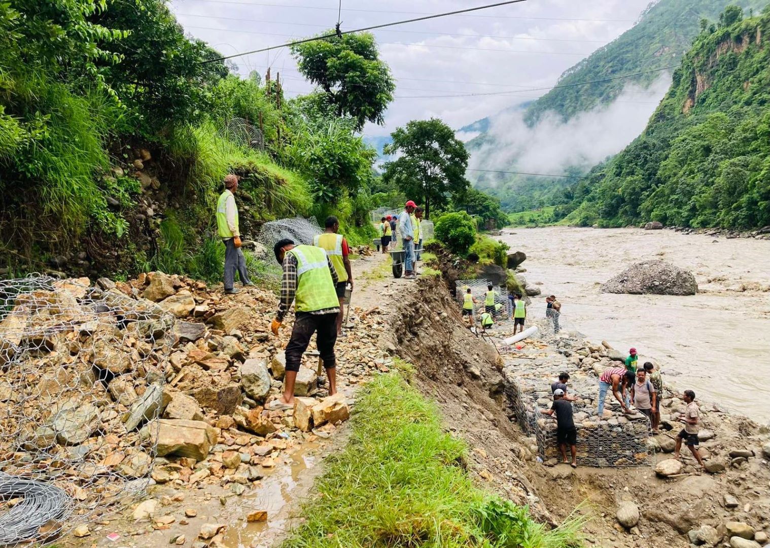 विश्व बैंकको सहयोगमा तीन सडक स्तरोन्नति