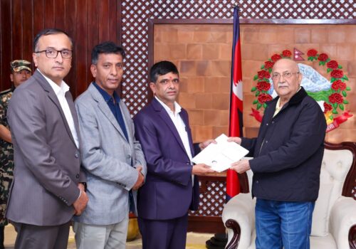प्रधानमन्त्री समक्ष उद्योग तथा व्यवसायी महासङ्घद्वारा सुझाव हस्तान्तरण