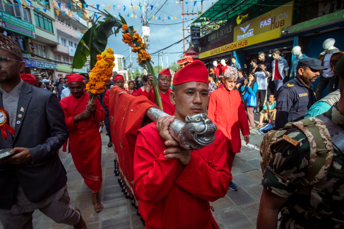 आज फूलपाती भित्र्याइँदै, बढ्दै दसैंको रौनक