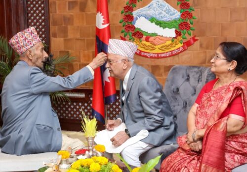 प्रधानमन्त्री ओलीद्वारा विजयादशमीको टीका ग्रहण