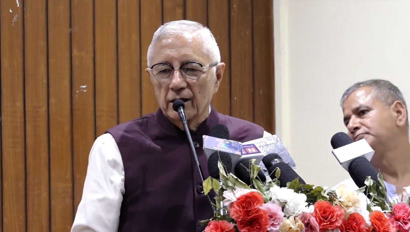 ‘वर्तमान सरकार परिवर्तन गर्ने बारे सोच्न सकिँदैन’ : डा. शेखर कोइराला