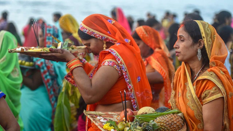उदाउँदो सूर्यलाई अर्घ्य दिएर छठको व्रत आज समापन हुँदै