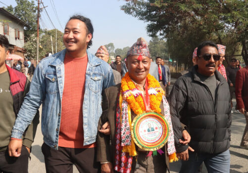 काठमाडौं–१६ मा बाजागाजासहित गएर एमालेका लक्ष्मीरत्न तुलाधरको उम्मेदवारी