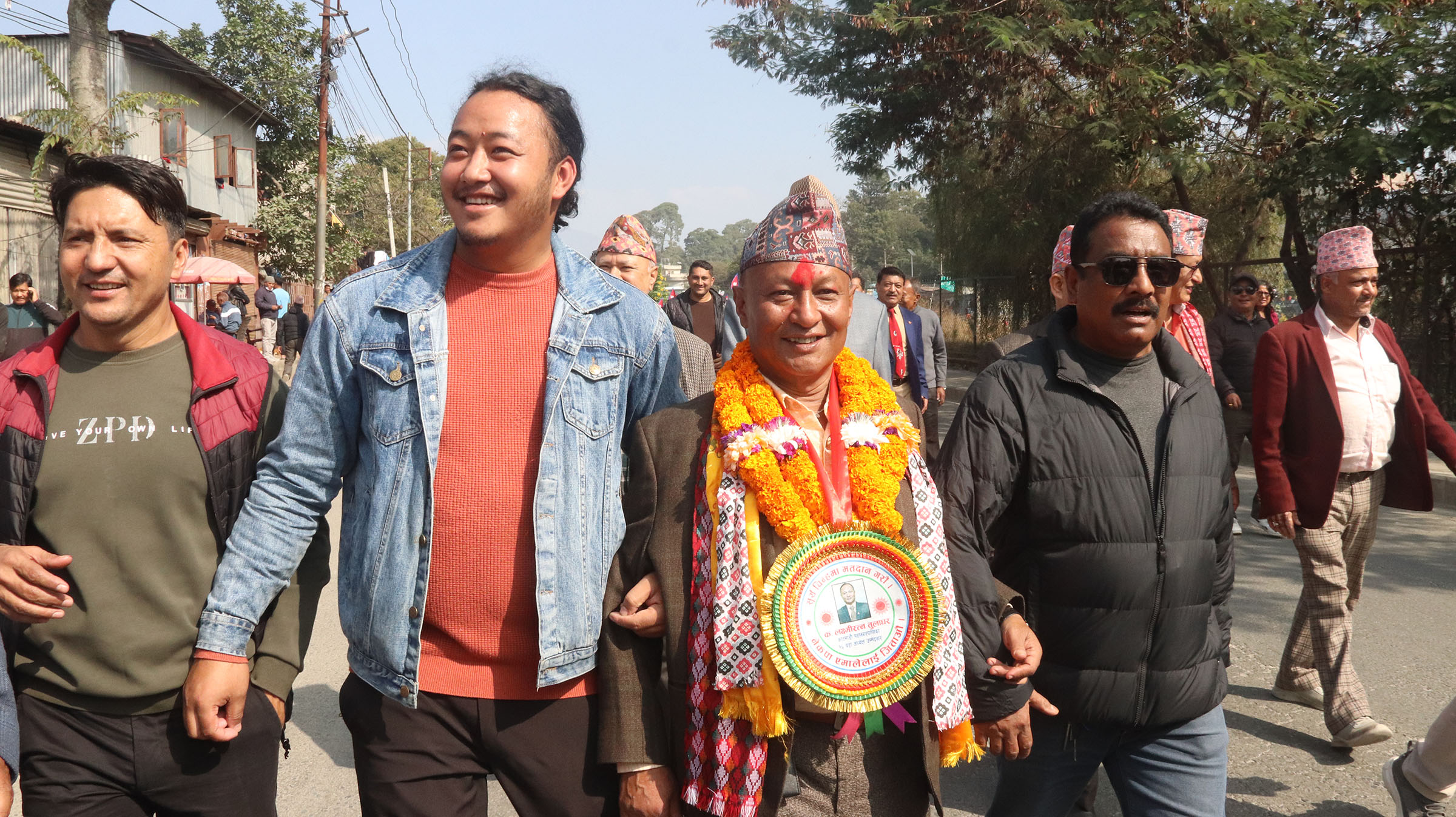 काठमाडौं–१६ मा बाजागाजासहित गएर एमालेका लक्ष्मीरत्न तुलाधरको उम्मेदवारी