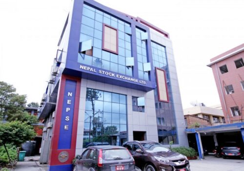 आज सेयर बजार घट्यो, परिसूचक २७४८ अंकमा झर्दा ८ अर्ब बढीको कारोबार