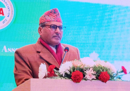 राष्ट्र बैंकका गभर्नर महाप्रसाद अधिकारी भोलिबाट विदामा बस्ने