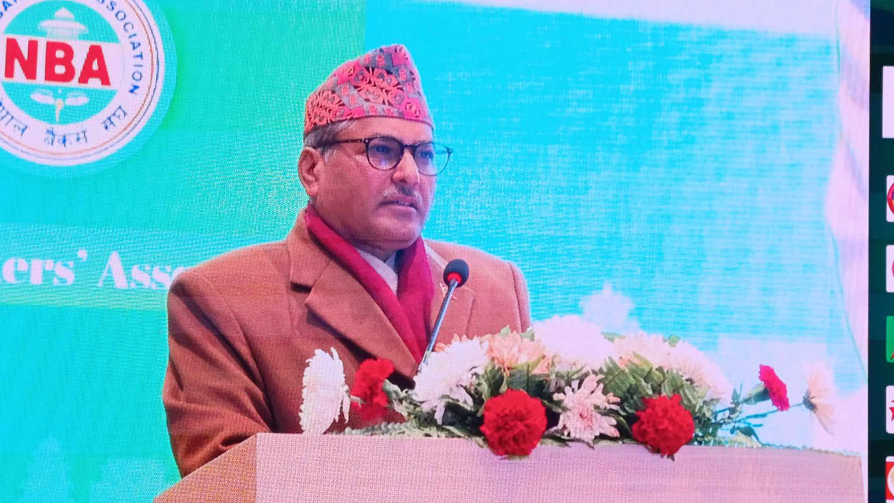 राष्ट्र बैंकका गभर्नर महाप्रसाद अधिकारी भोलिबाट विदामा बस्ने