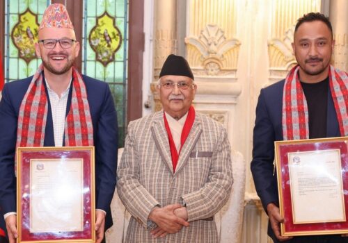प्रधानमन्त्री ओलीद्वारा क्रिकेट कमेन्टटेटर एन्ड्रयू लियोनार्डको प्रशंसा