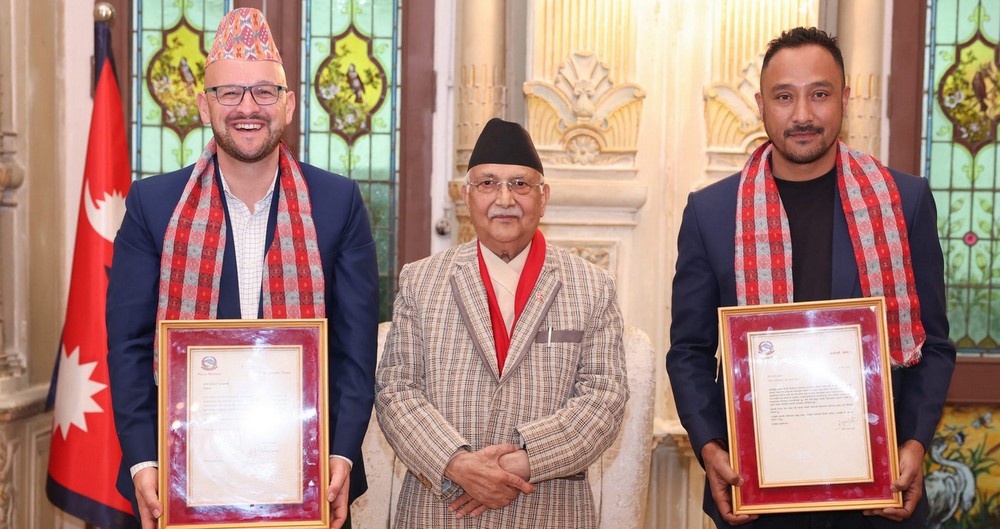 प्रधानमन्त्री ओलीद्वारा क्रिकेट कमेन्टटेटर एन्ड्रयू लियोनार्डको प्रशंसा