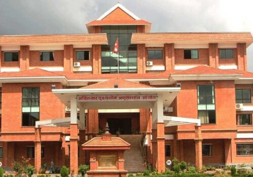राष्ट्रिय किताबखानाका अधिकृत प्रसाईं तीन लाख घुससहित पक्राउ