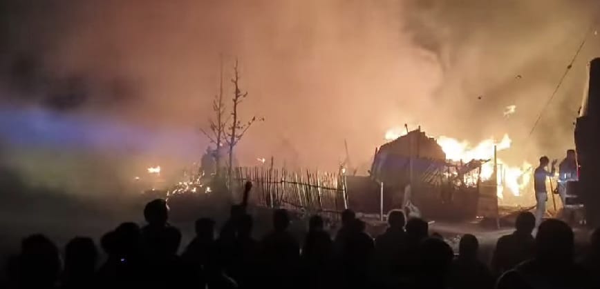 रौतहटमा घुरबाट सल्किएर भीषण आगलागी, सात घर जलेर नष्ट