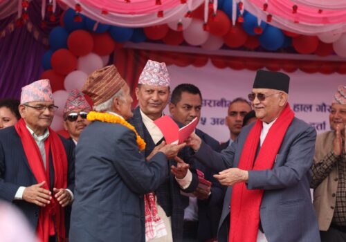 प्रधानमन्त्री ओलीद्वारा जग्गाधनी दर्ता प्रमाण पूर्जा वितरण