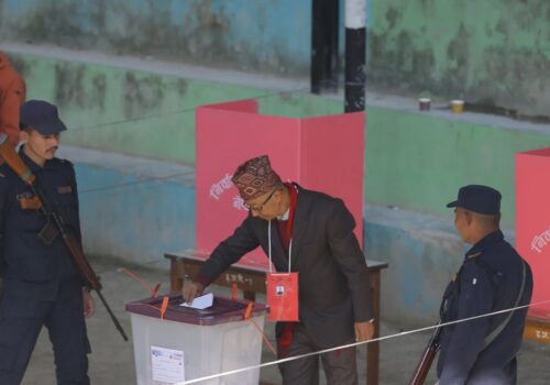 कीर्तिपुरमा कांग्रेसका मेयर उम्मेदवार डंगोलले गरे मतदान