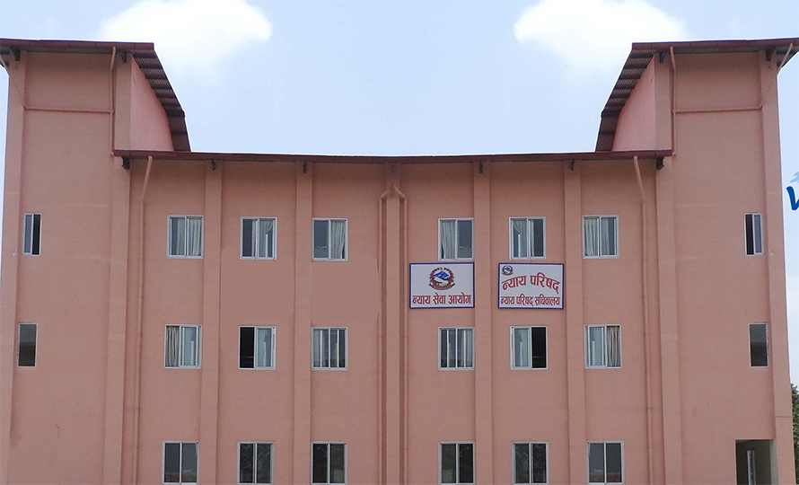 उच्च र जिल्ला अदालतका २५ न्यायाधीशको सरुवा, को कहाँ ? (सूचीसहित)