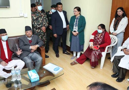 प्रधानमन्त्री ओलीले शिक्षण अस्पताल पुगेर राष्ट्रपति पौडेलको स्वास्थ्य अवस्था बुझे