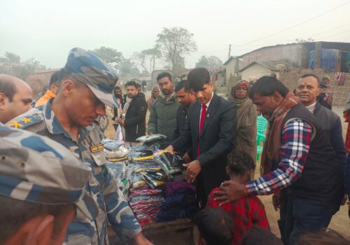 पर्साको खेस्राहा मुसहर बस्तीमा न्यानो कपडा वितरण