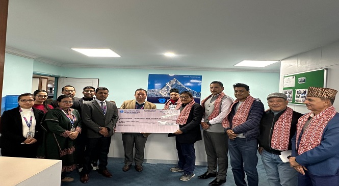 नेपाल एसबिआई बैंक लि. द्धारा नेपाल भारत मैत्री संघ, कास्कीलाई सहयोग रकम हस्तान्तरण