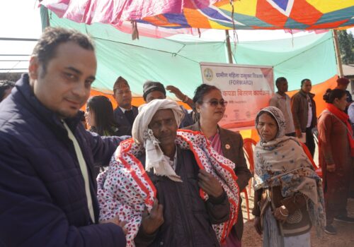 मेटलाईफ र फरवार्ड नेपालद्वारा न्यानोकपडा वितरण
