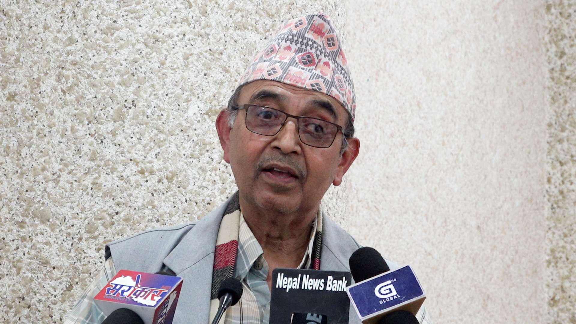 सत्ता समीकरण भत्काउन बाह्य शक्ति खेलिरहेका छन् : सीपी मैनाली