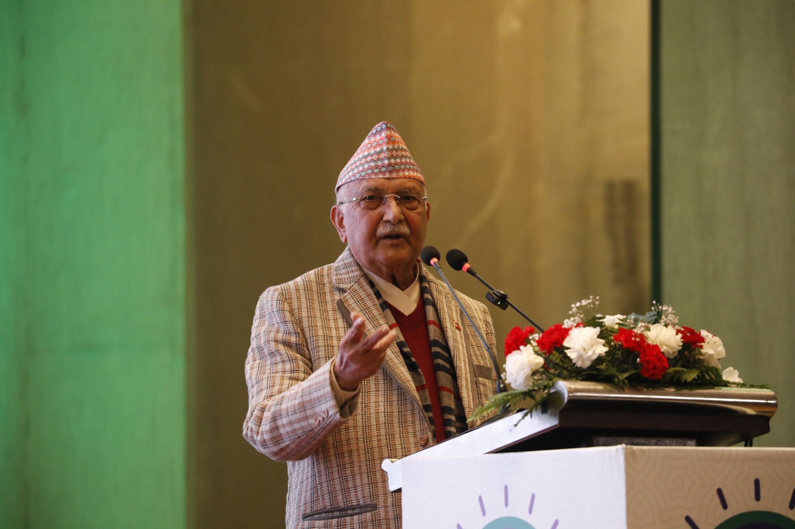प्रधानमन्त्री ओलीको आग्रह-‘विदेशीले पैसा दिएन भनेर चिन्ता नगरौ, आफै उठाएर ठूला आयोजना बनाउँ’