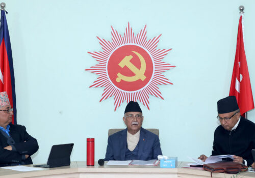 एमाले केन्द्रीय समिति बैठक जारी, अध्यक्ष ओलीले राजनीतिक प्रतिवेदन प्रस्तुत गर्दै