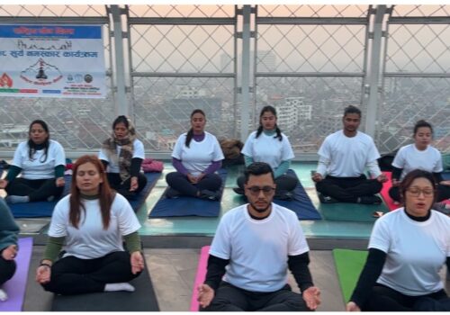 योग दिवस: स्काईवाक टावरमा यसरी गरियो योगाभ्यास (तस्बिरसहित)