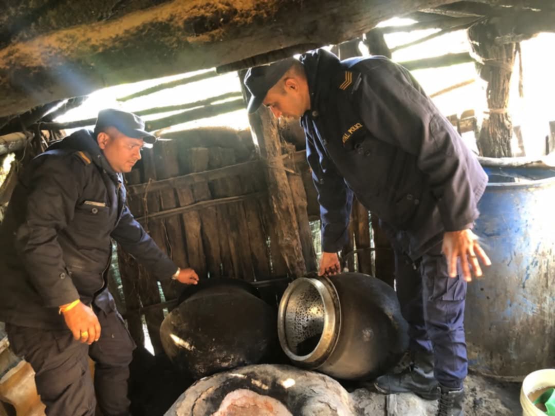 पर्सामा घरेलु मदिरा उत्पादन गर्ने अवैध रक्सी भठ्ठीहरुलाइ नष्ट गर्ने अभियान फेरि सुरु