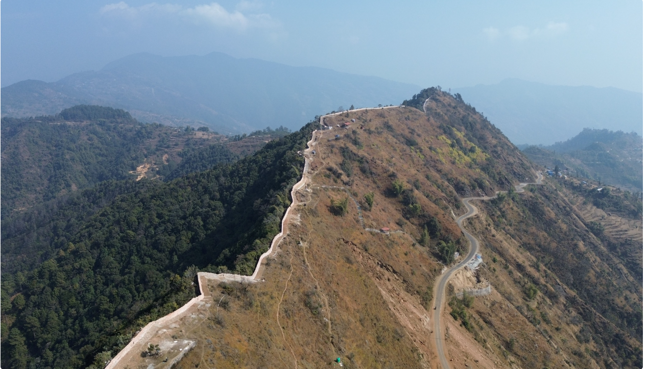 पर्यटकका रोजाइमा ‘तुवाचुङ मिनी ग्रेटवाल’
