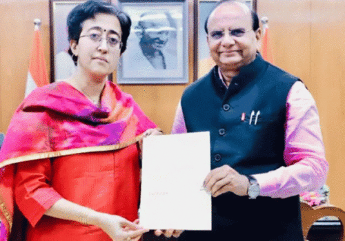 विधानसभा चुनावमा पार्टीको पराजयपछि आतिशीले दिइन् दिल्लीको मुख्यमन्त्री पदबाट राजीनामा