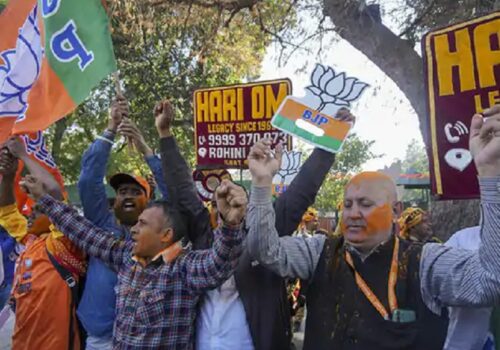 २७ वर्षपछि दिल्लीमा भाजपाको शानदार जित,आम आदमीका केजरीवाल नै हारे
