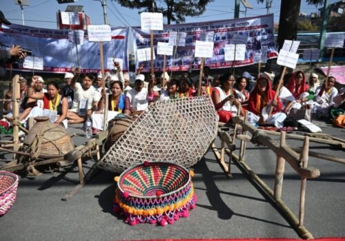 माइतीघरमा स्वर्गद्वारी गुठी पीडित मोही किसानको धर्ना