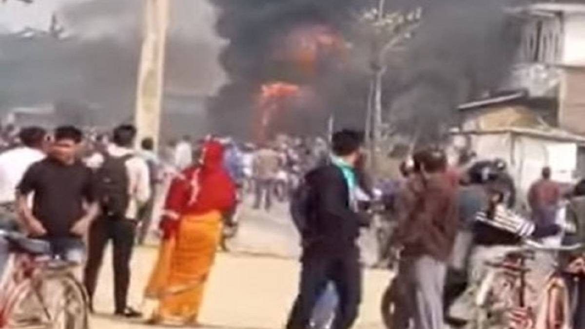 नवलपरासी पश्चिममा झडप, प्रहरीको गाडी जलाइयो