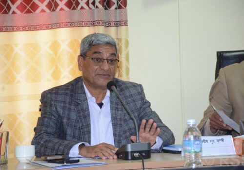 प्रहरीमाथि दुर्व्यवहार गर्नेलाई कारवाहीको दायरामा ल्याउन गृहमन्त्रीको निर्देशन
