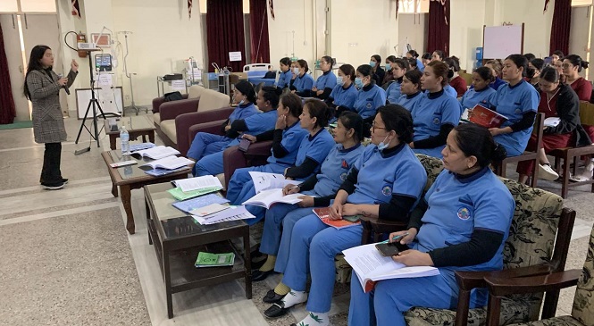 नेपाल मेडिकल कलेजका स्टाफ नर्सलाई क्रिटिकल केयर तालिम