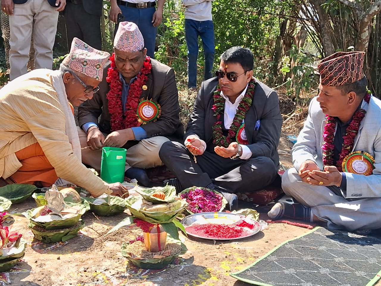 दुल्लू नगरपालिकामा नेपाल राष्ट्रिय मावीको बहुउद्देश्यीय भवन निर्माणको शिलान्यास