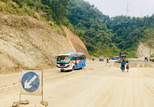 दाउन्नेमा अवरुद्ध राजमार्ग दुईतर्फी खुल्यो
