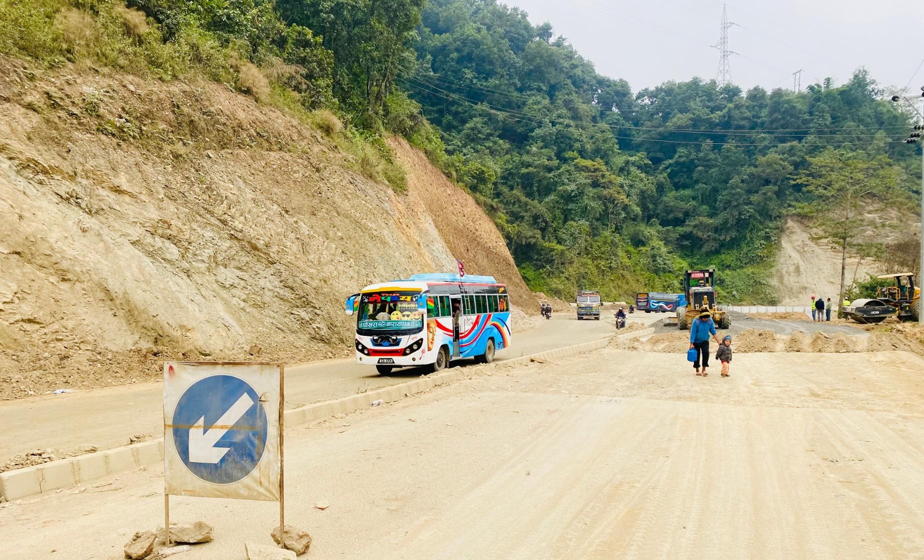 दाउन्नेमा अवरुद्ध राजमार्ग दुईतर्फी खुल्यो