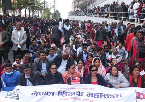 शिक्षकको कुरा सरकारले नसुनेको भन्दै आज कांग्रेस केन्द्रीय कार्यालयमै धर्ना दिने !