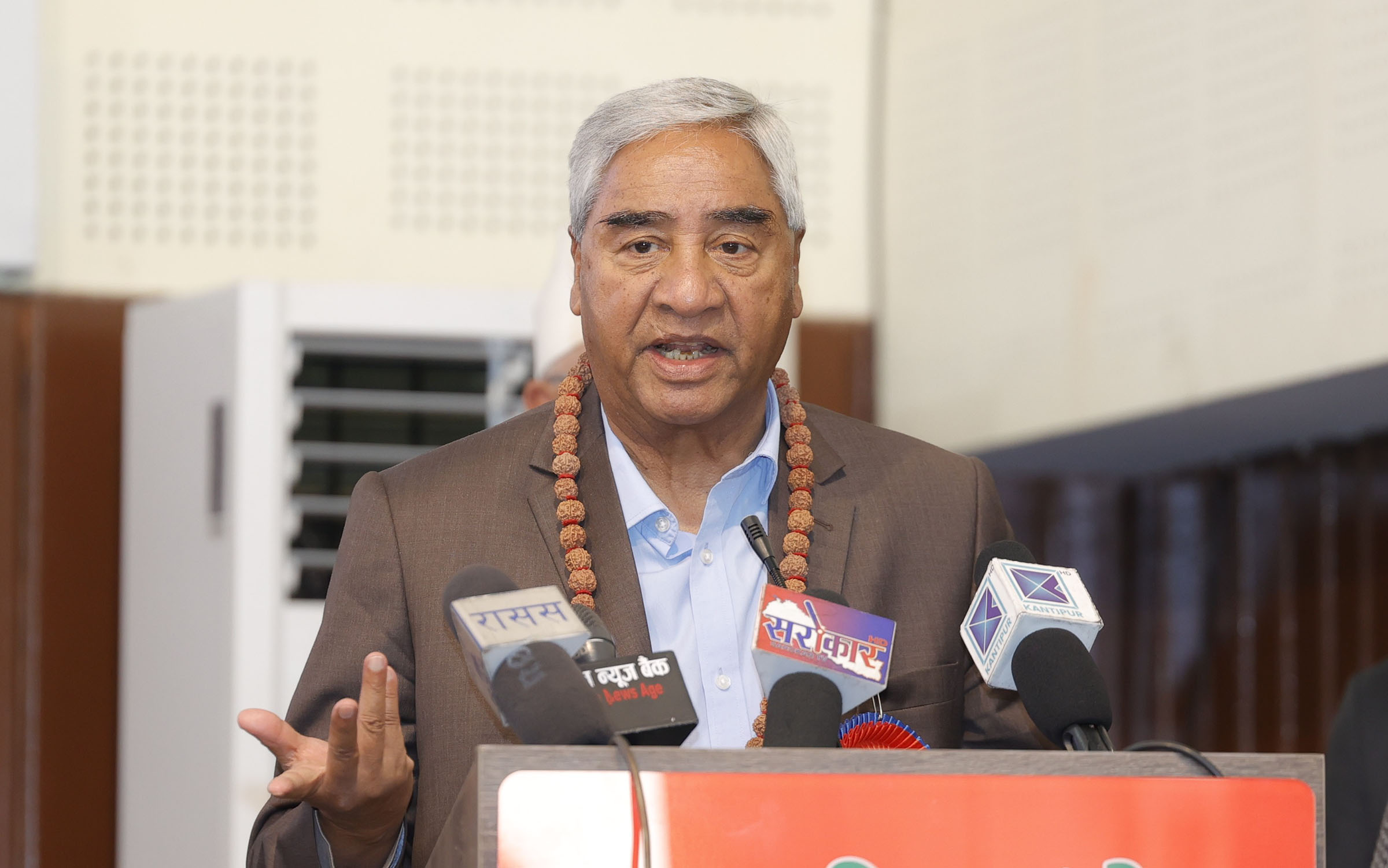 ज्ञानेन्द्र राजा बन्न लायक छैनन्, बरु राप्रपाले पार्टी सभापति बनाए हुन्छ : देउवा
